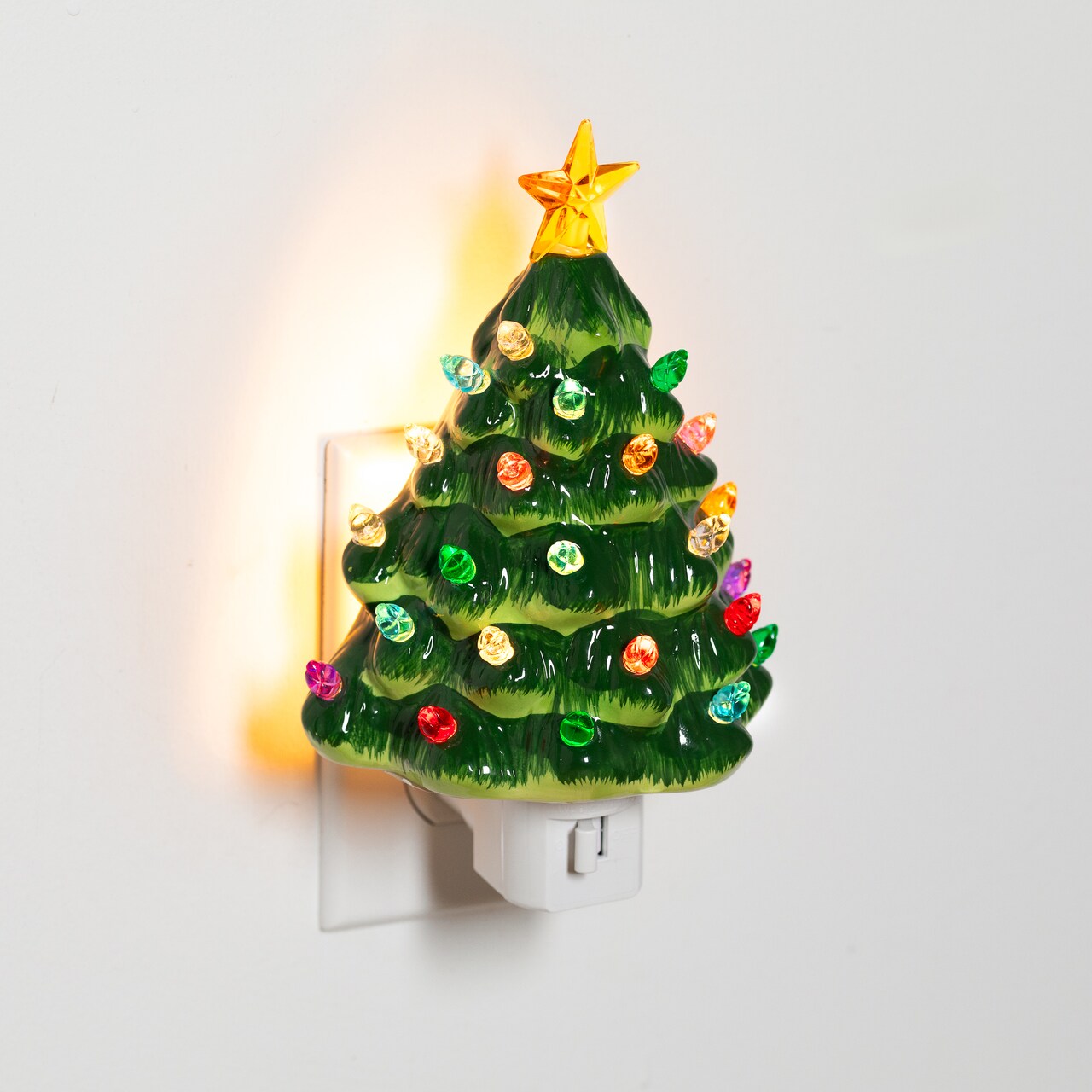 Northlight Retro Christmas Tree Ceramic Night Light - 7" - Green